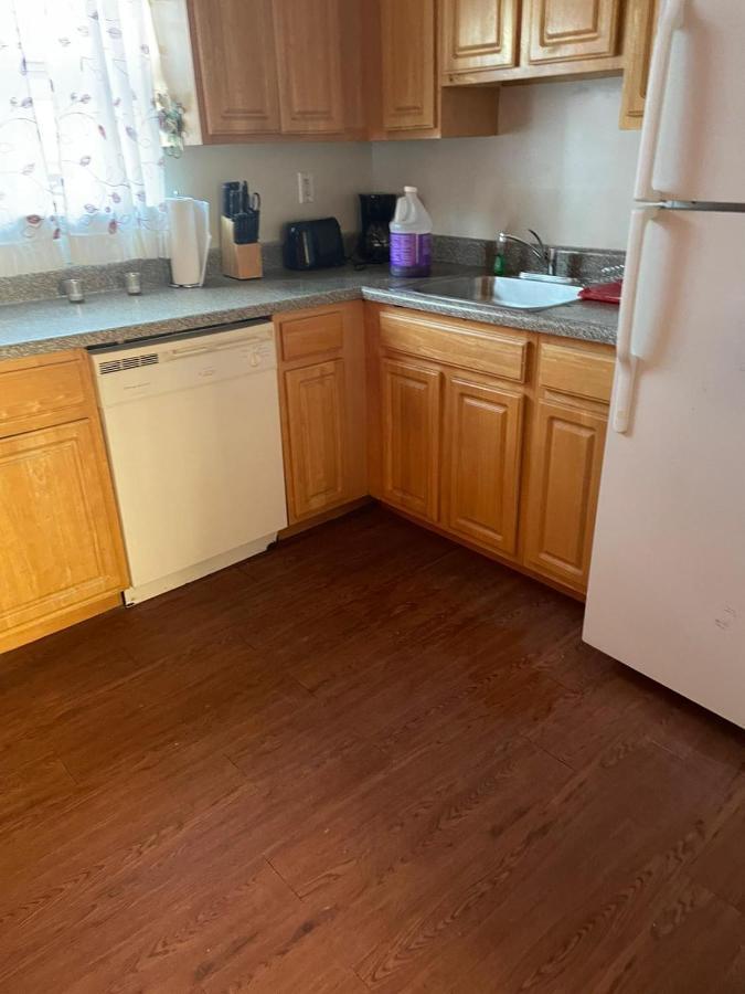 Alloggio in famiglia Large 3-bedrooms/2-bath Apt, One Block To Train